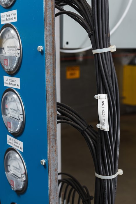 Nová visačka na kabely pro hromadnou dopravu plně v souladu s normou EN-45545-2